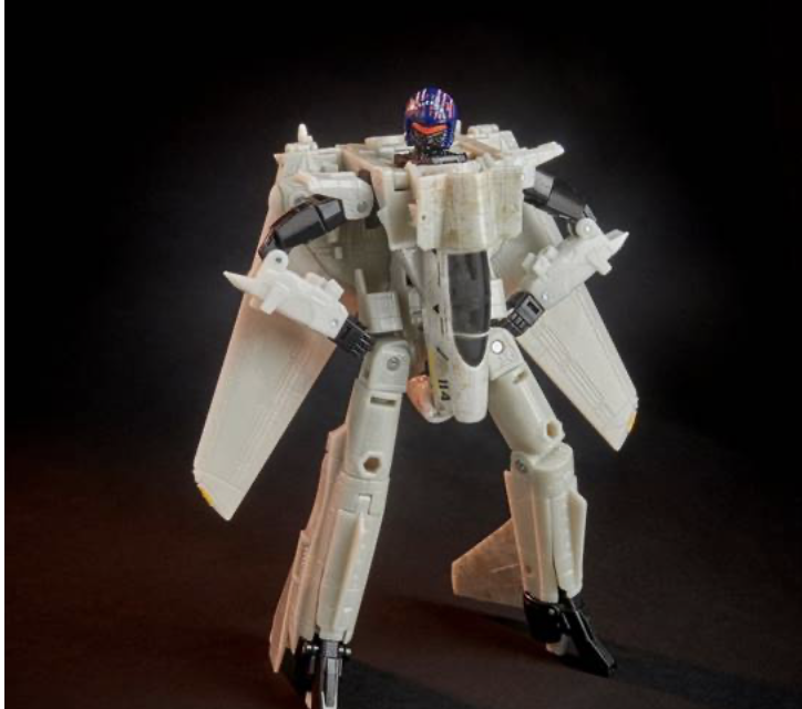 Transformers: Collaborative: Top Gun Mash-Up, Maverick Robot lands
